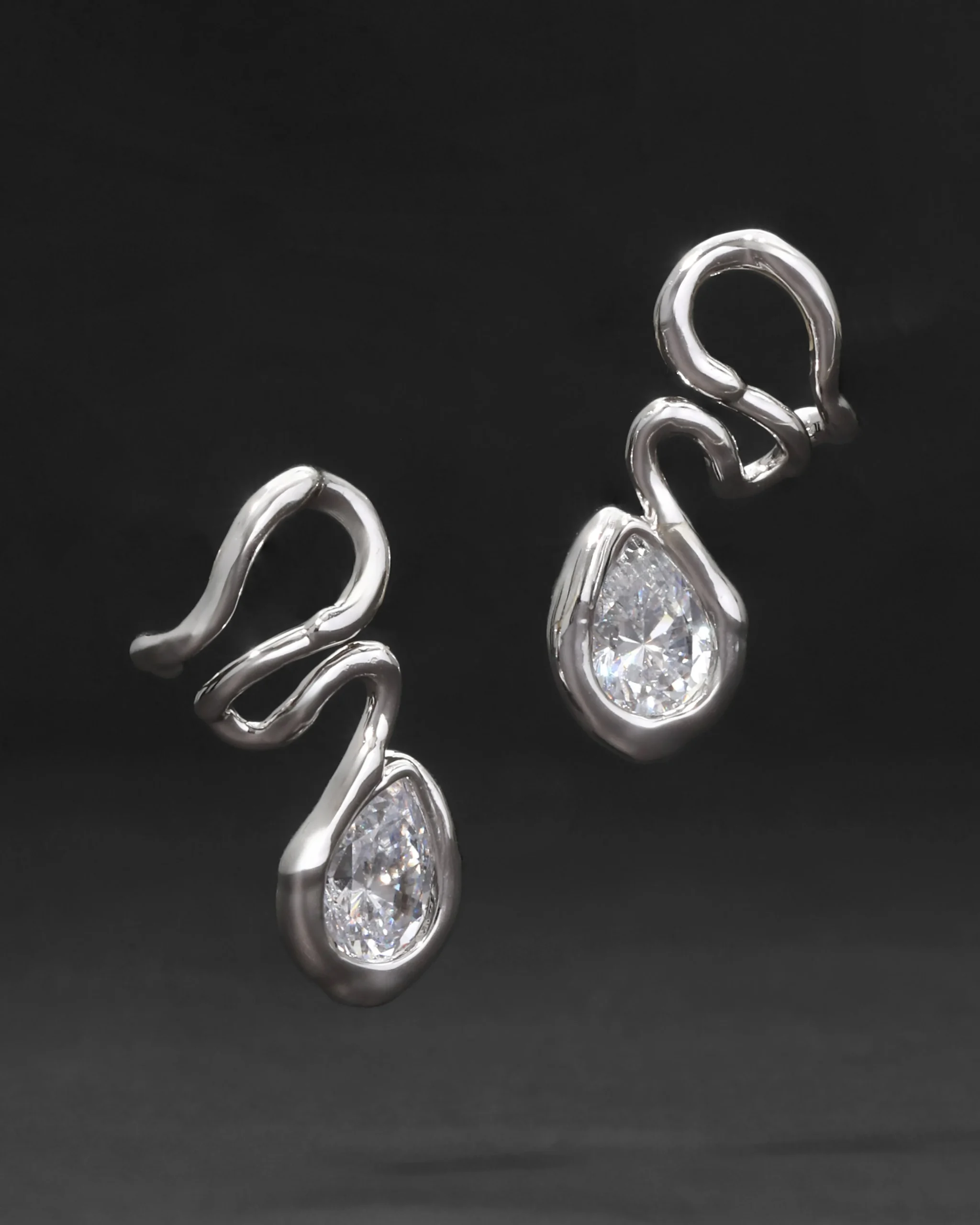 Asterales Floating Vine Post Earring- Silver