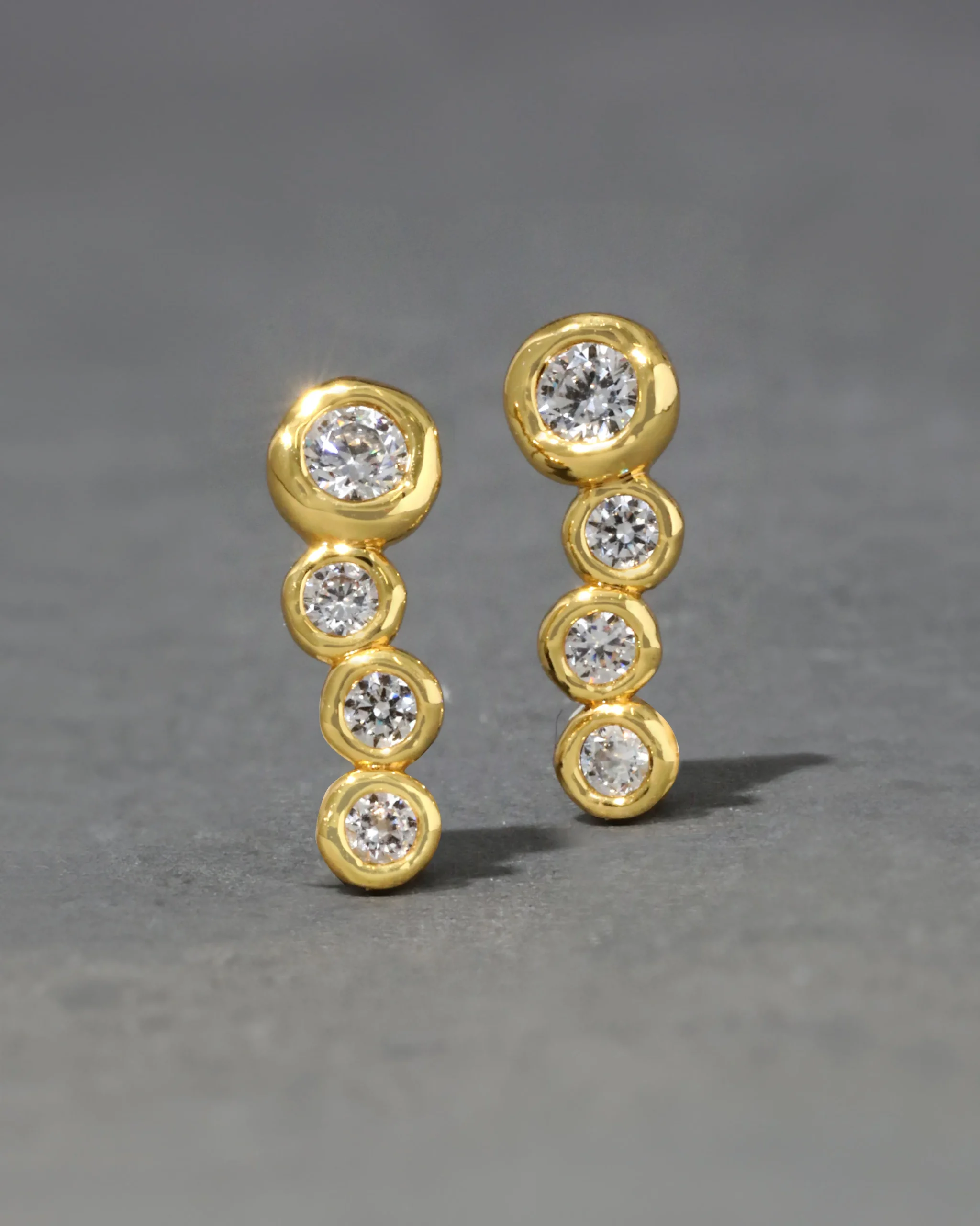 Asterales Gold Bar Earring