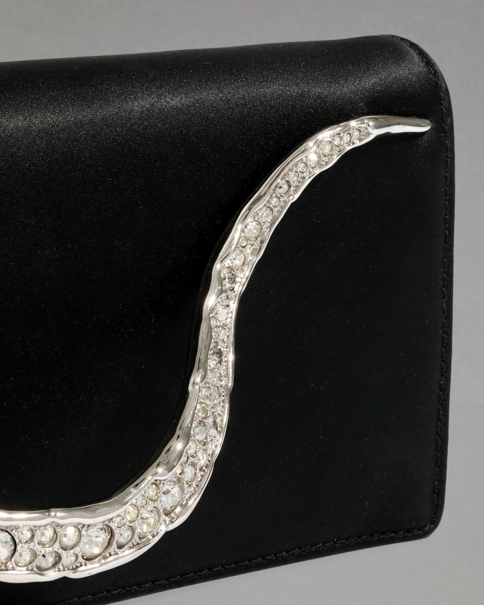 Crystal Curve Clutch- Black