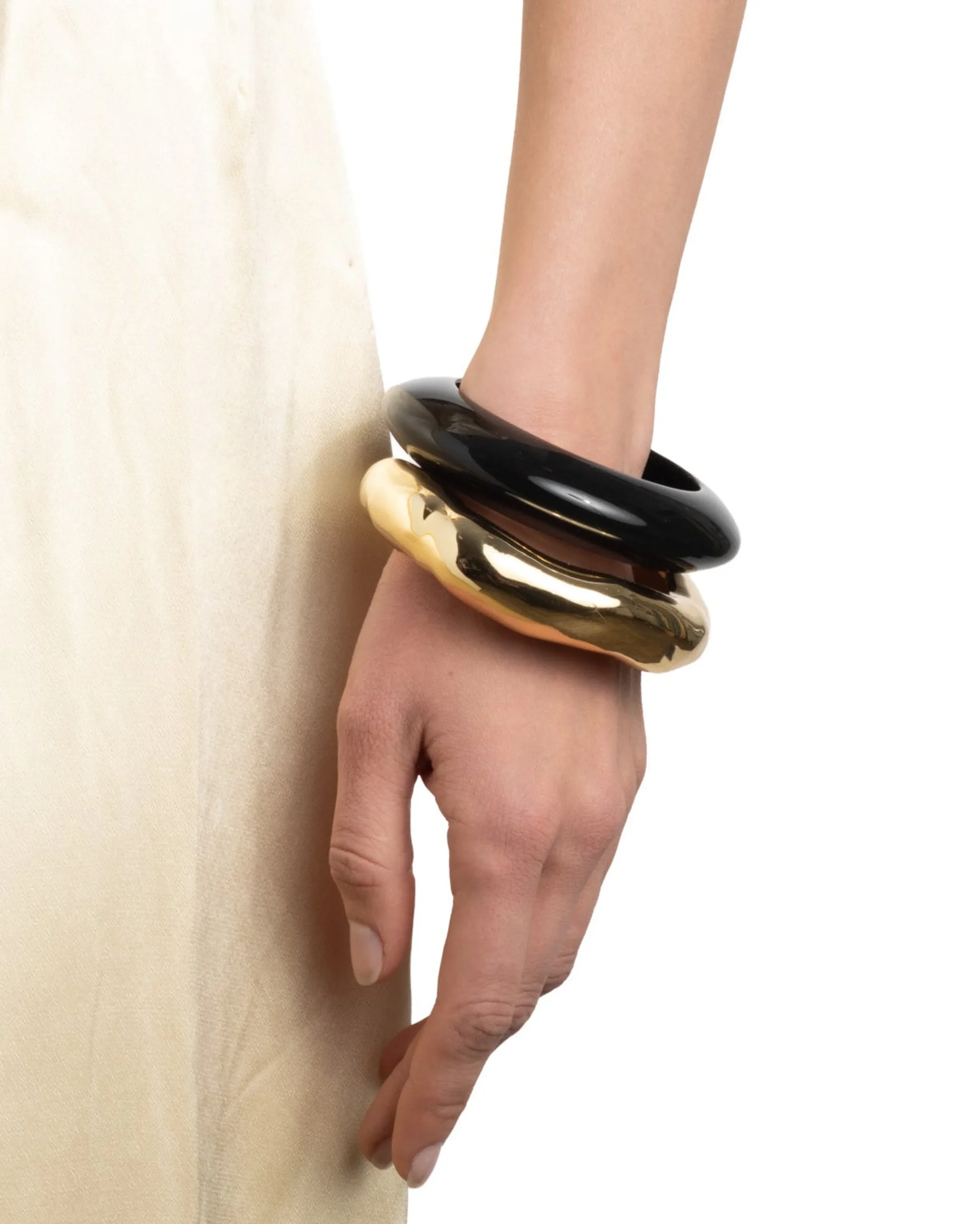 Lucite Saucer Bangle Bracelet- Onyx