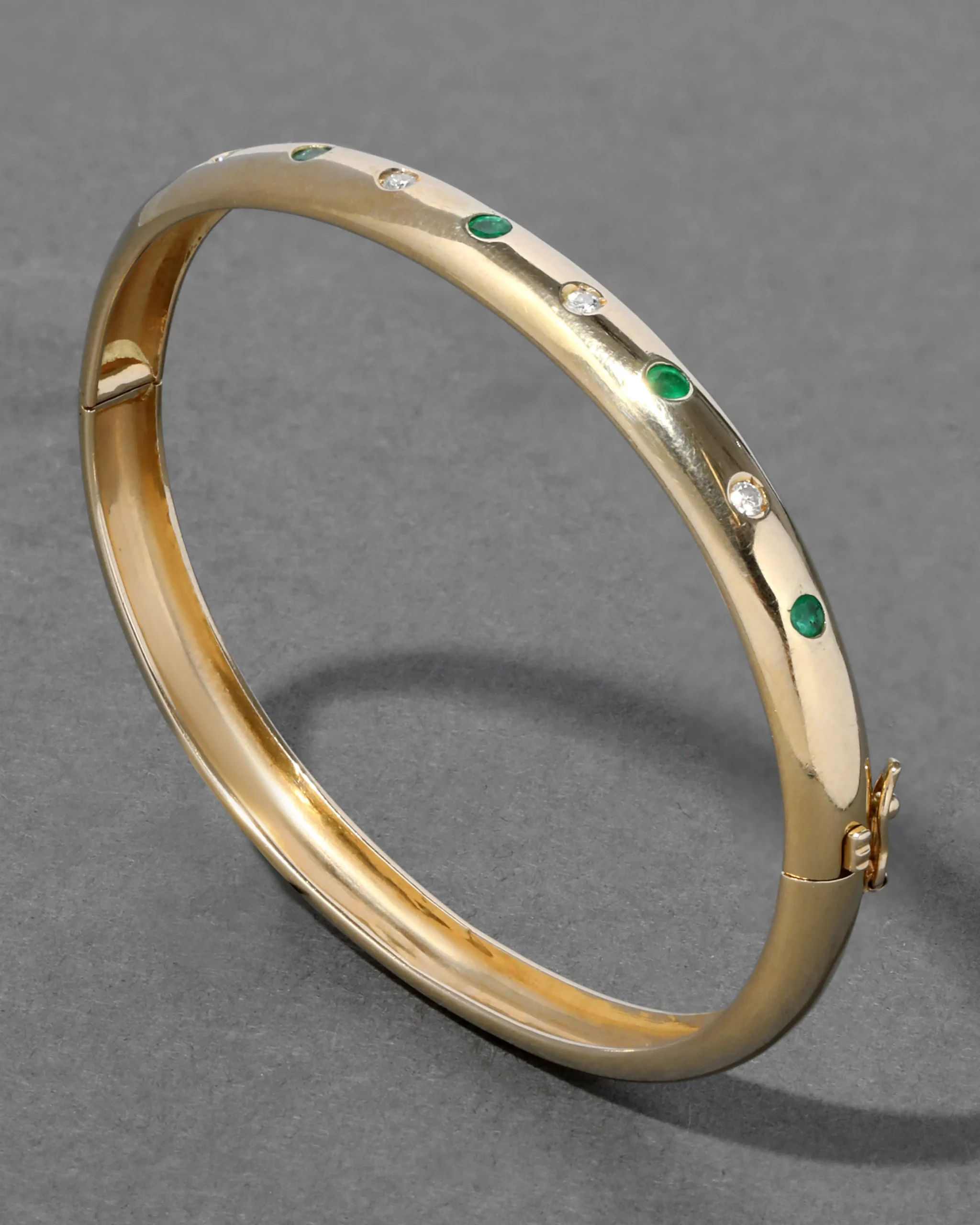 Vintage 18k Gold Modern Design Diamond & Emerald Studded Hinge Bracelet