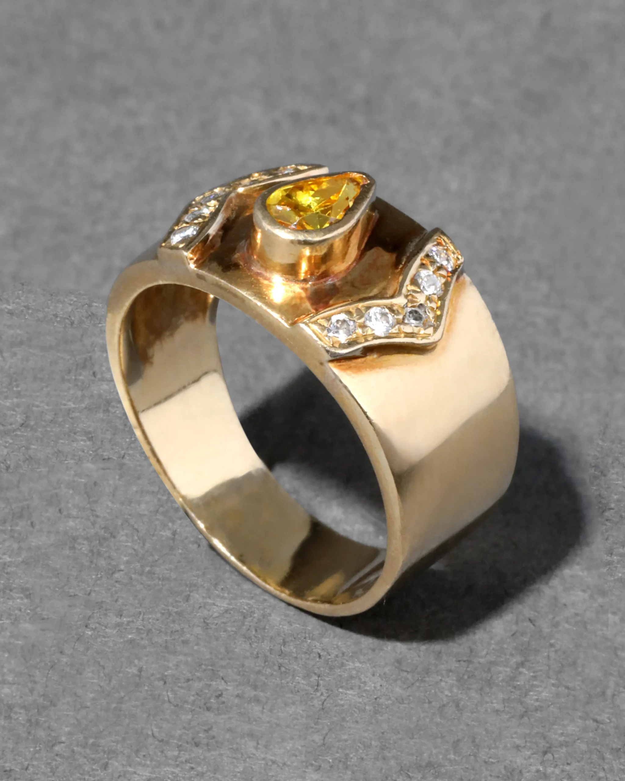 Vintage 1980s 18k Gold & Yellow Topaz & Diamond Cigar Band Ring