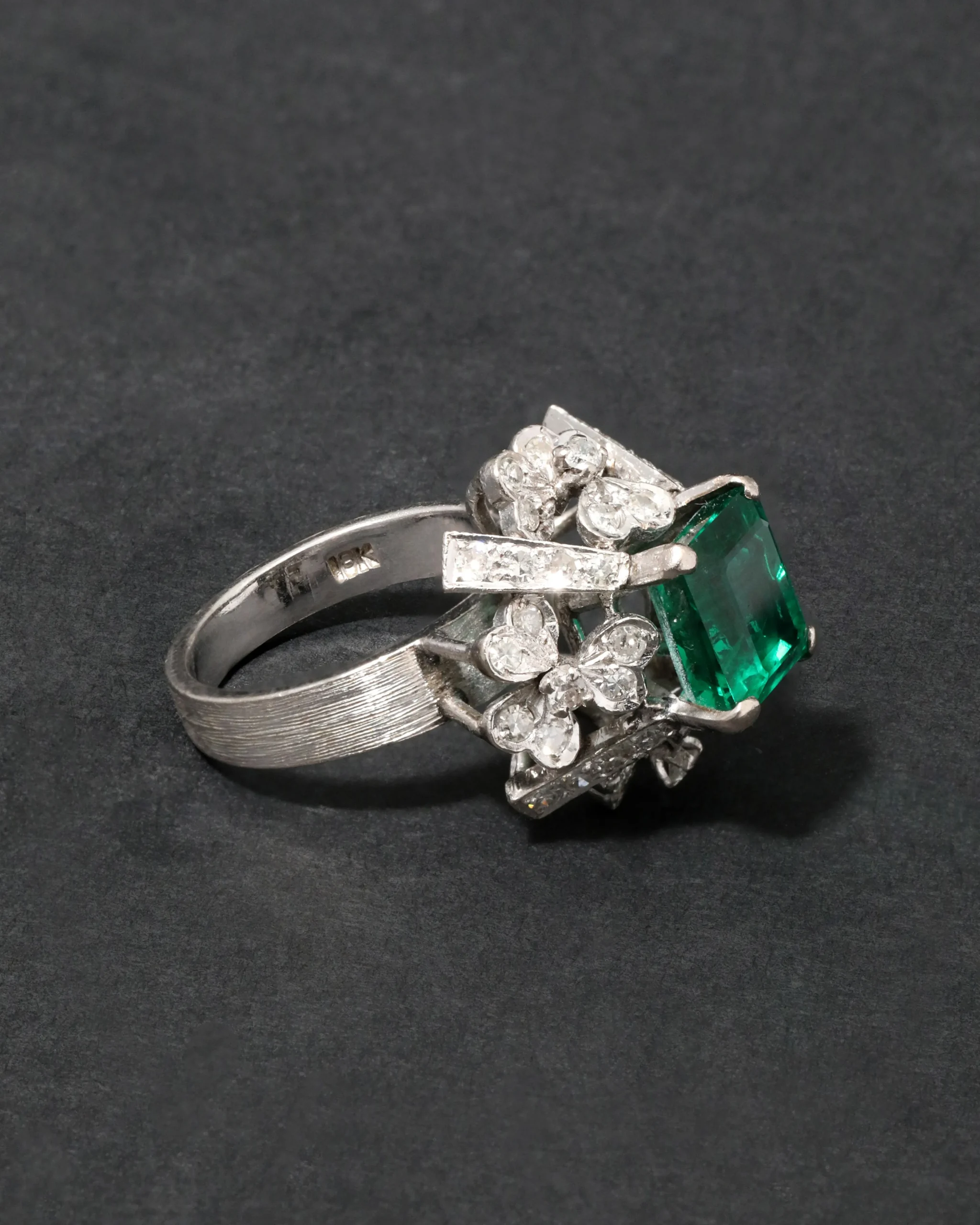 Vintage 1970s 18k White Gold Diamond & Emerald Ring